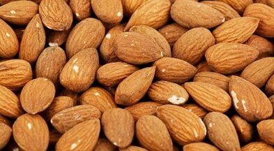 The benefits and the use of almonds for male power